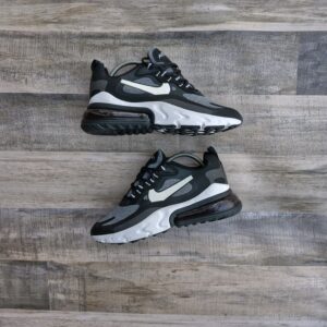 Nike Air Max 270 React Negra y Gris