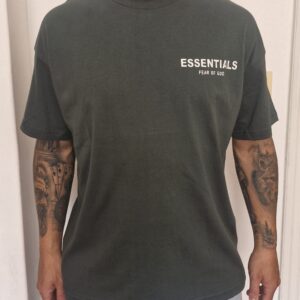 Remera essentials hombre color negro