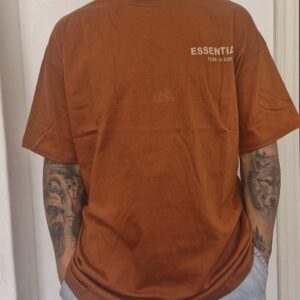 20241121_102406 Remera essentials hombre marron oscuro