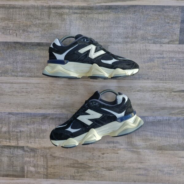 New Balance 9060 Negra y Blanca