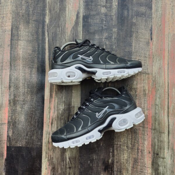 Nike Air Max Plus Negra y blanca