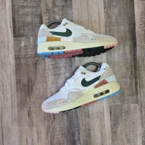 Nike Air Max 1 Petals United