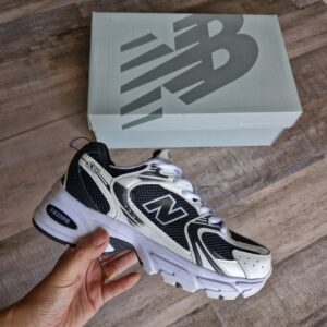 New Balance 530 blanca negra