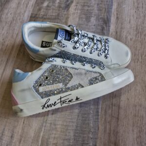 Golden Goose glitter plateado live free