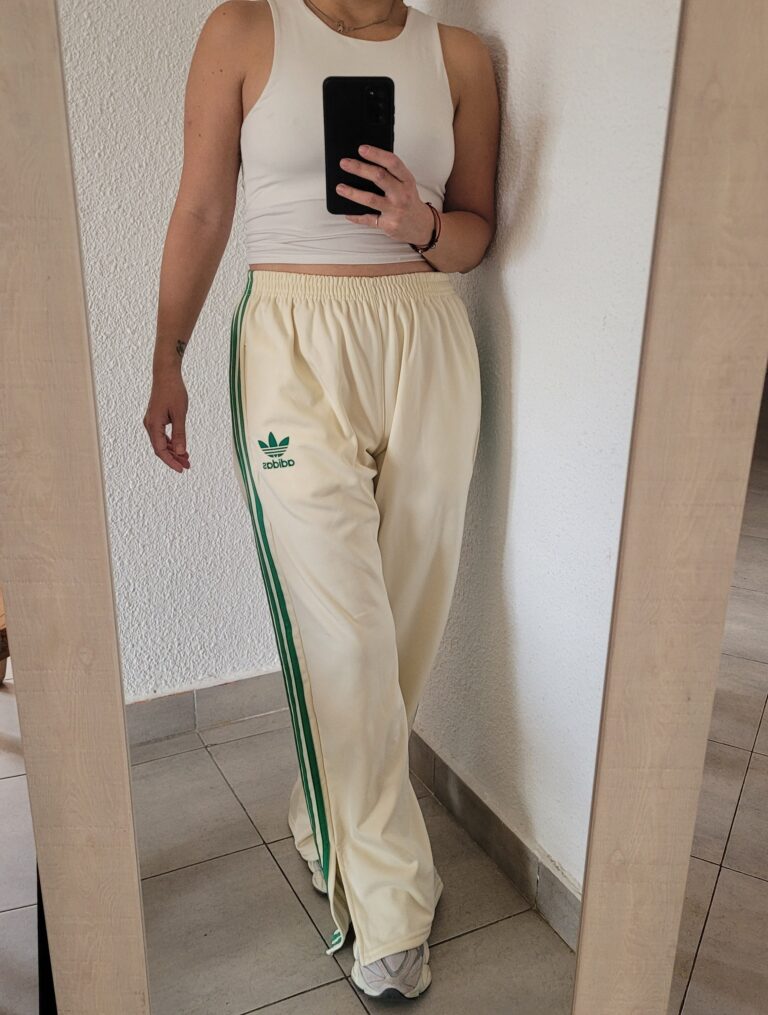 Pantalón Deportivo Palazzo Adidas - color hueso con tiras verdes