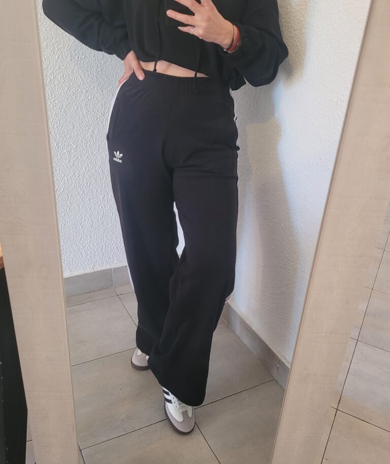 Pantalón Deportivo Palazzo Adidas - color negro con tiras blancas