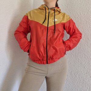Campera rompevientos Nike