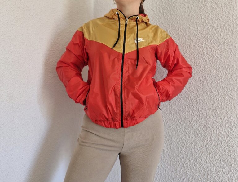 Campera rompevientos Nike