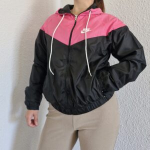 Campera rompevientos Nike