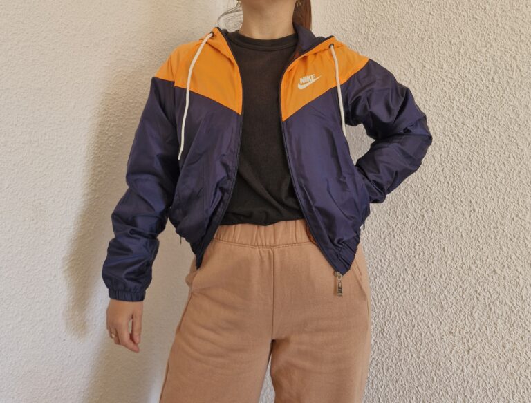 Campera rompevientos Nike (azul con naranja)