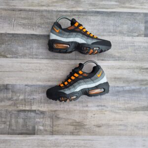 Nike Air Max 95 Gris y Naranja