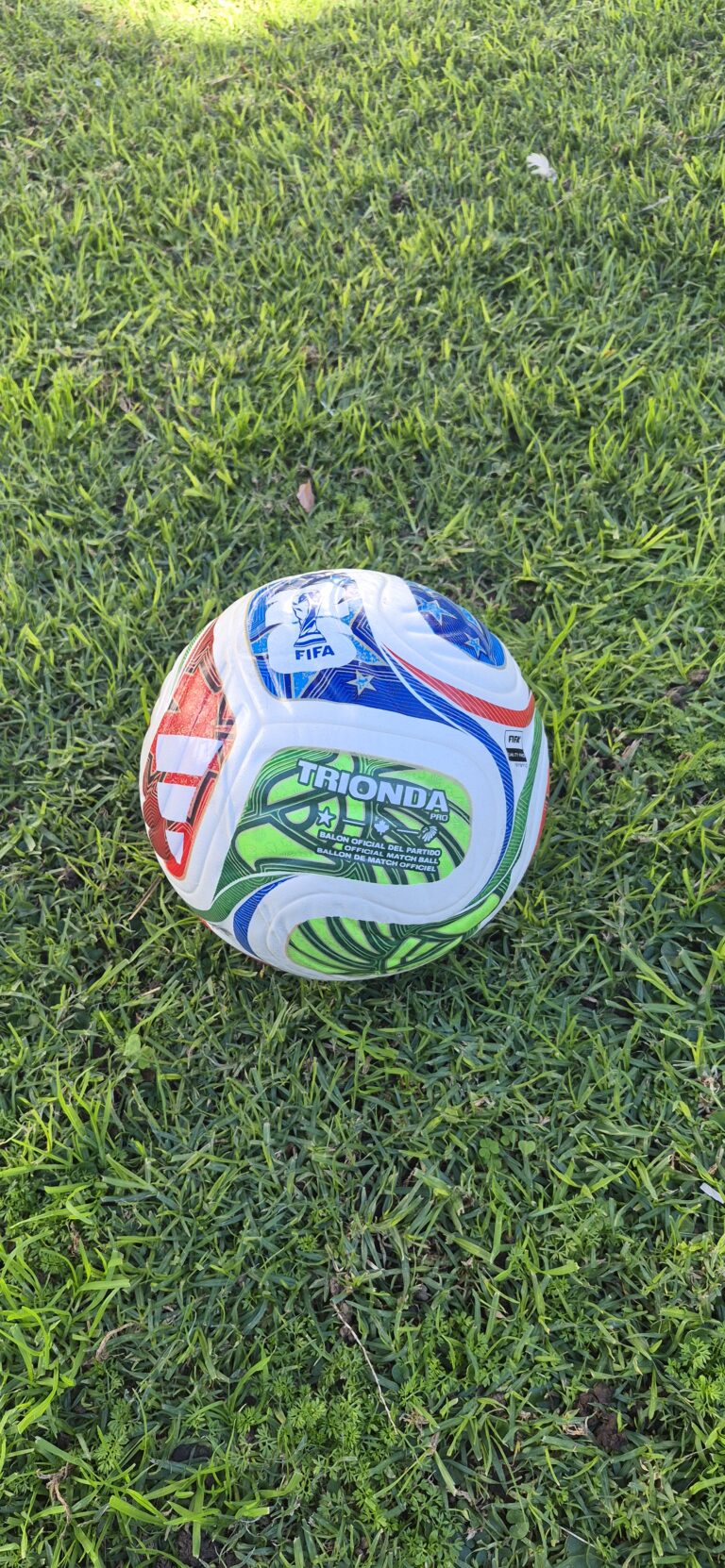 Pelota Trionda Pro Copa Mundial La Fifa 26 + camiseta de argentina de regalo