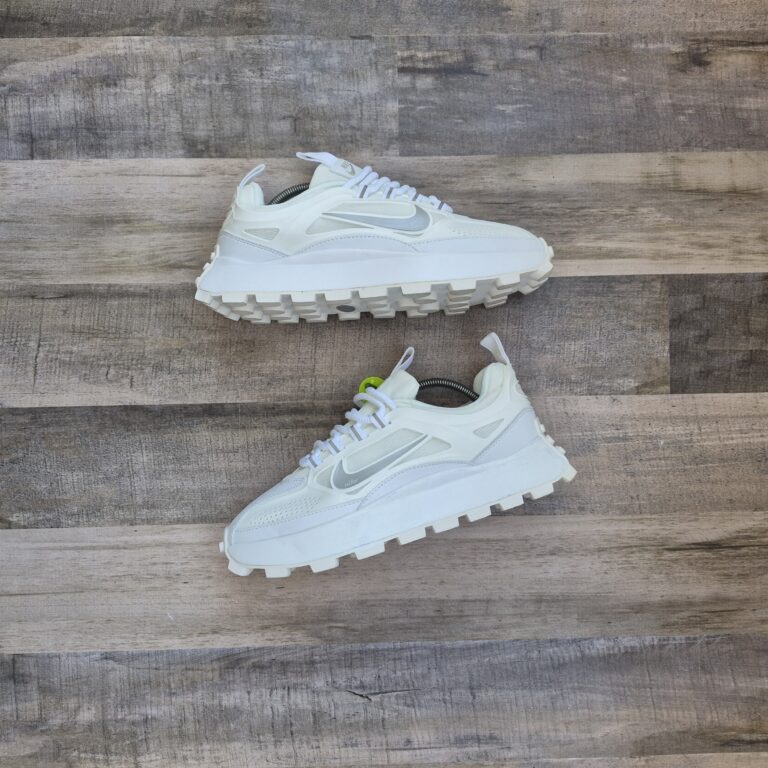 Nike Bailleli Blanca y Gris