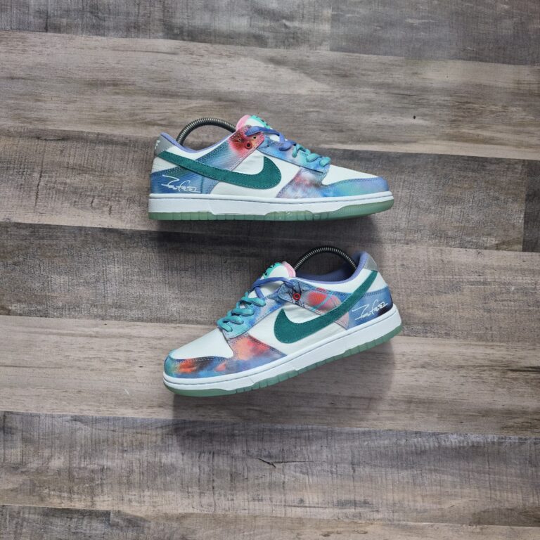 Nike SB Dunk  Low Bleached Aqua