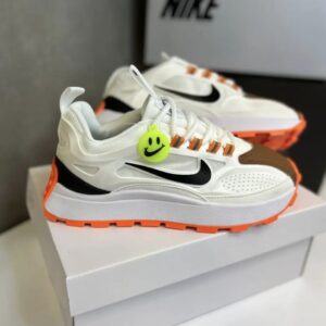 Nike Bailleli Blanca, Marron y Naranja