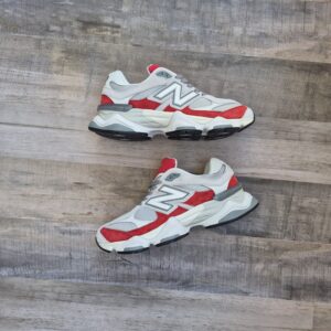 New Balance 9060 Gris y Roja