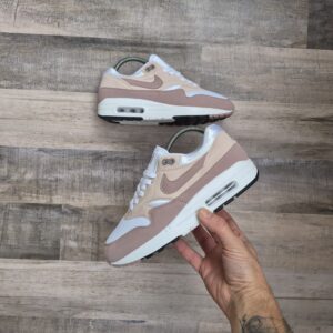 Nike Air Max 1 Platinum Violet - Thumbnail Image 2