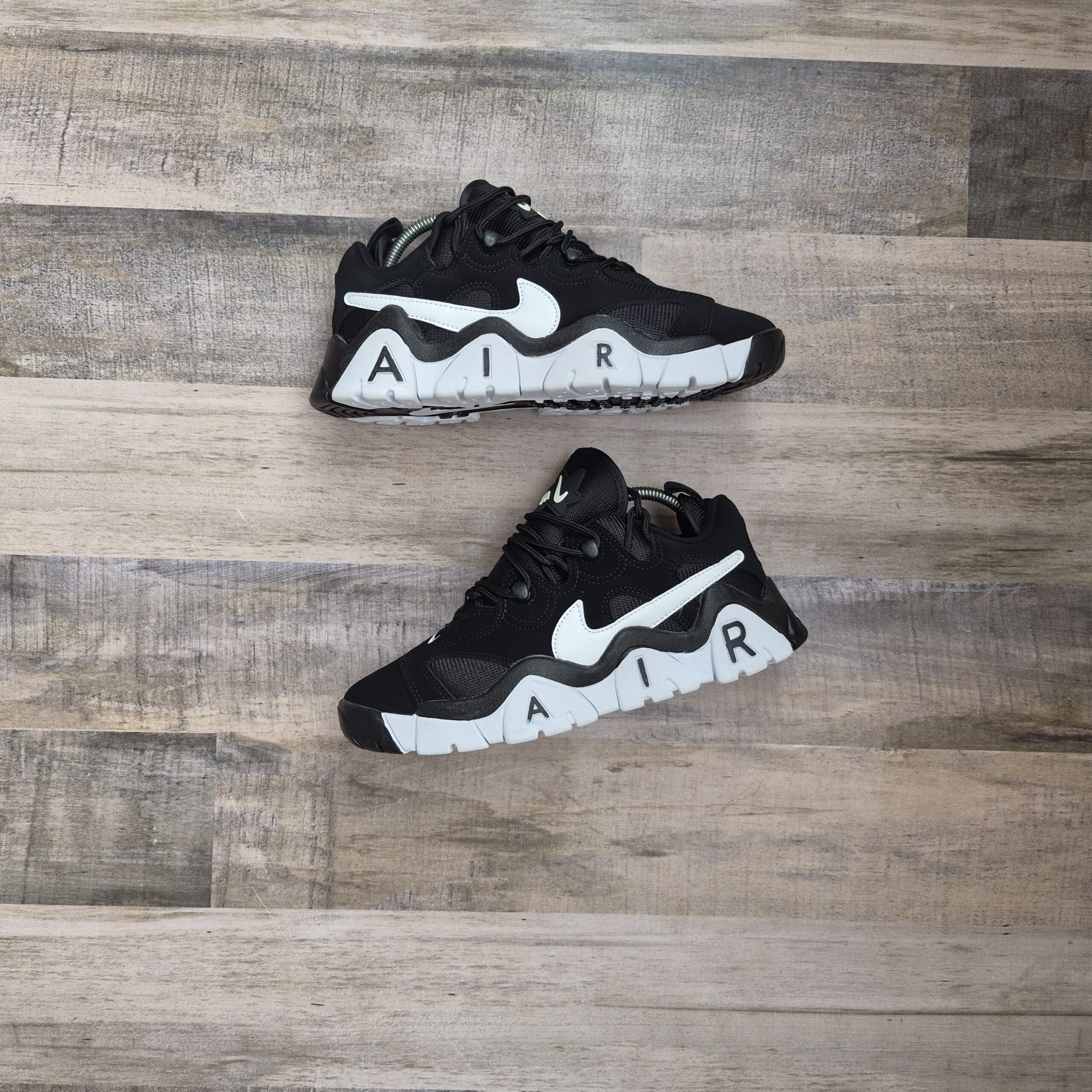 Nike Air Barrage Low Negra y Blanca - Imagen 1