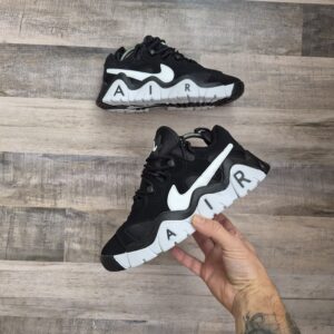 Nike Air Barrage Low Negra y Blanca - Thumbnail Image 2
