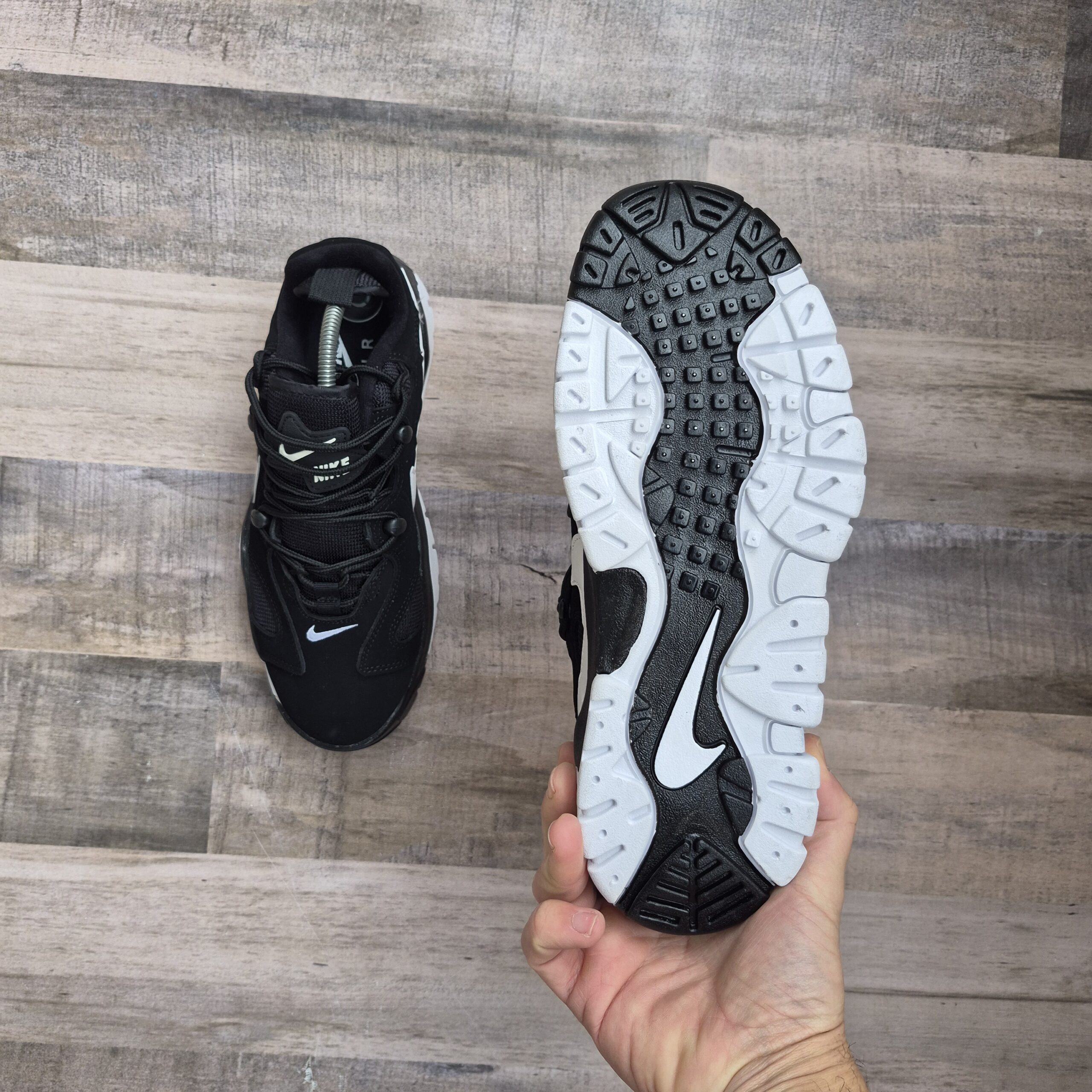 Nike Air Barrage Low Negra y Blanca - Imagen 4