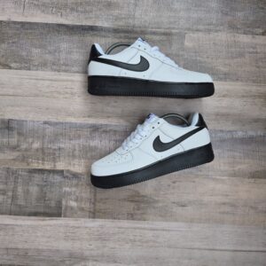 Nike Air Force One Low White Black Sole