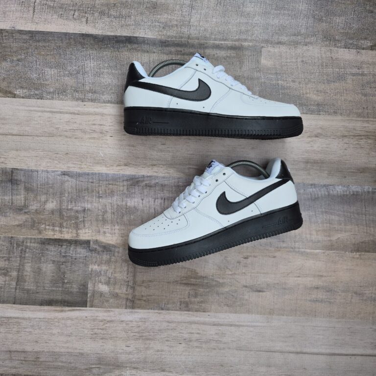 Nike Air Force One Low White Black Sole