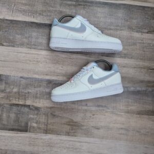 Nike Air Force One Low  LV8 Doble Swoosh Light