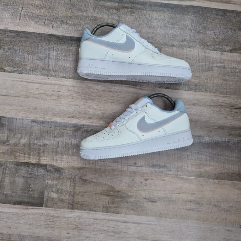 Nike Air Force One Low  LV8 Doble Swoosh Light