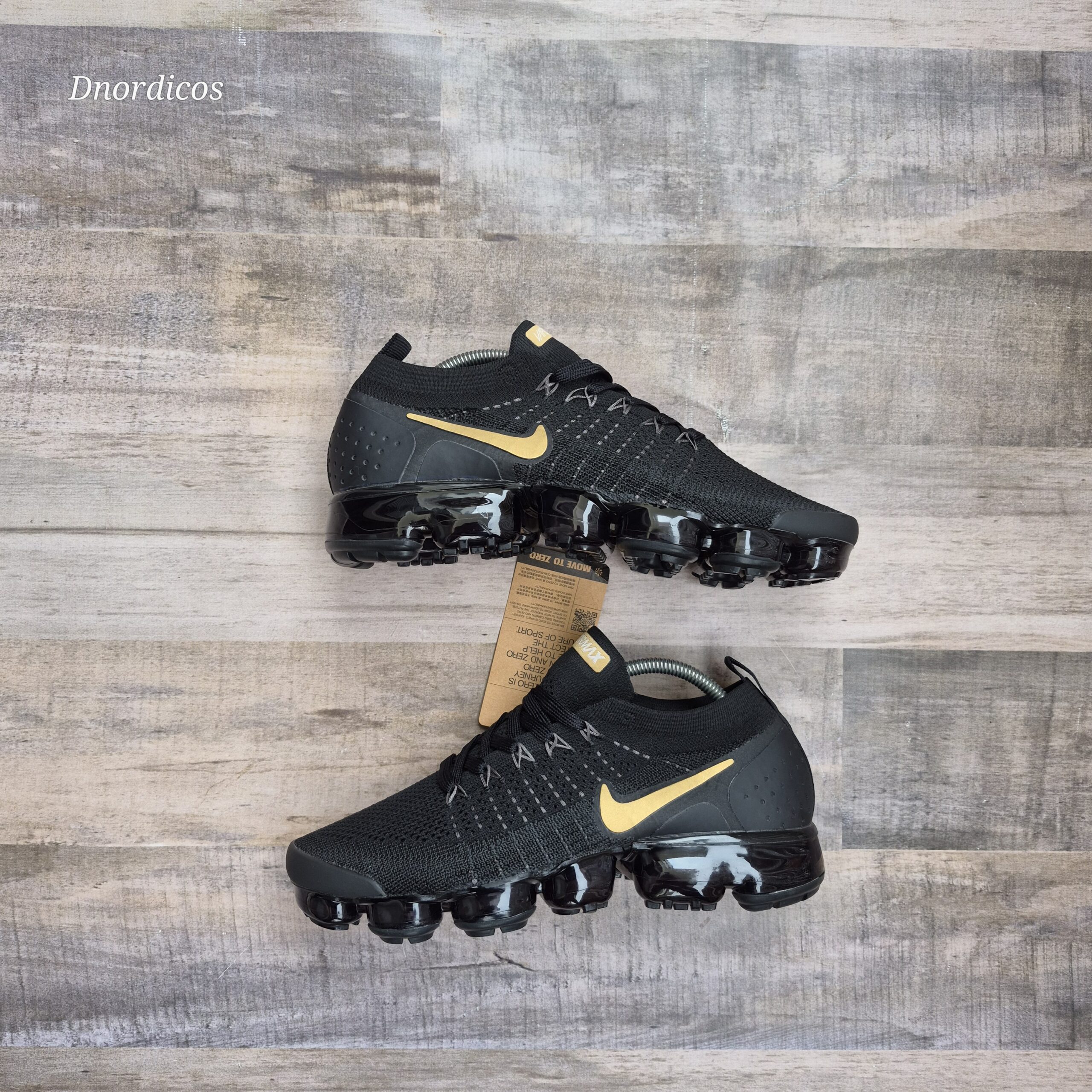 Nike Air Vapormax Flyknit 2.0 Negra Y Dorada - Imagen 1